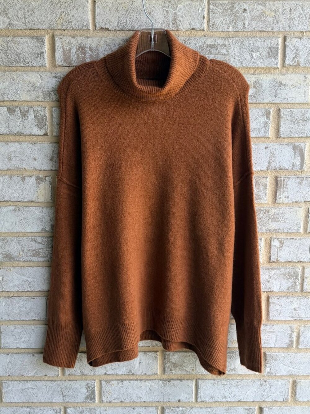Vince Camuto Long Sleeve Turtleneck Boxy Pullover Sweater Women's Size M.